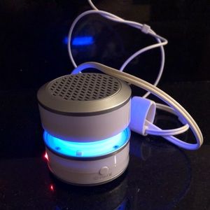 IHome speaker changes colors, Sounds great